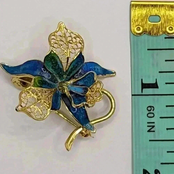 Vintage Inspired Enamel Flower Brooch - Elegant Gold Tone Accent - Picture 2 of 5